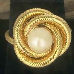 Sarah Coventry Vintage 60s Cocktail Ring Gold Pearl